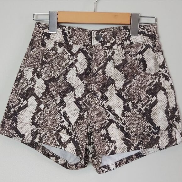 H&M high waist snakeskin pattern shorts 4 - Picture 11 of 11